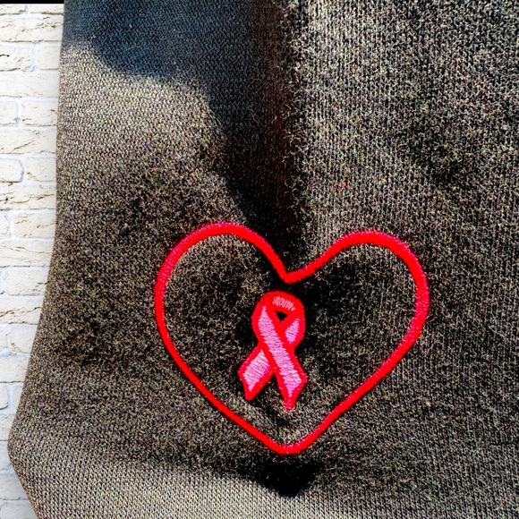 NWT Susan G. Komen Breast Cancer Awareness Sweatshirt BRAVE Size Medium - Picture 4 of 4